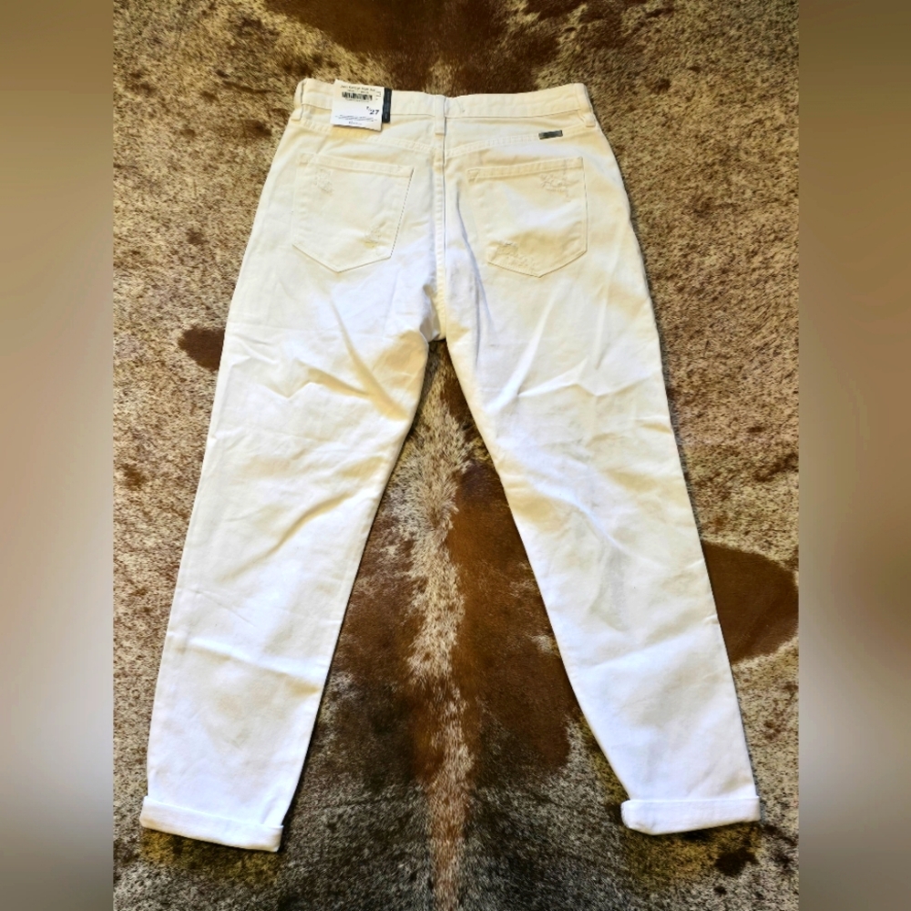 NWT, White, Jisoo KanCan Mom Jean